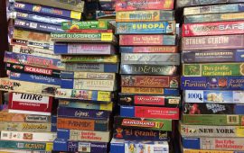 Piles de boîtes de jeux de société